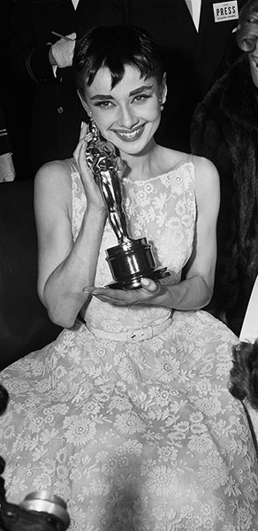 Audrey-Hepburn-in-1954-001.jpg