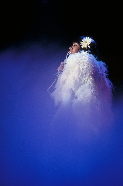 Donna-Summer-on-stage-in--003.jpg