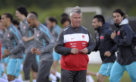 Turkey-Guus-Hiddink-Chels-007.jpg