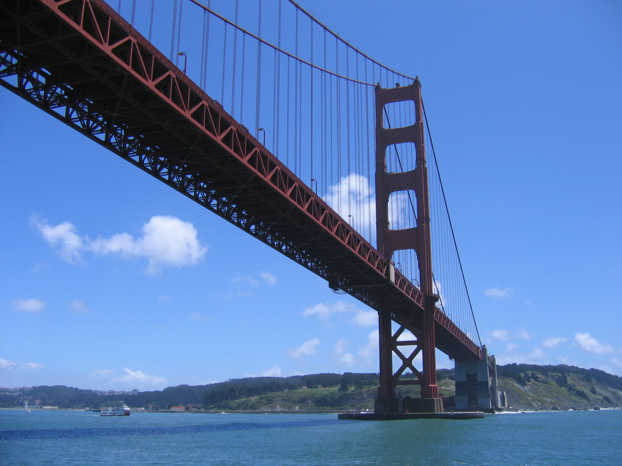 Golden_Gate_Bridge_from_underneath.jpg