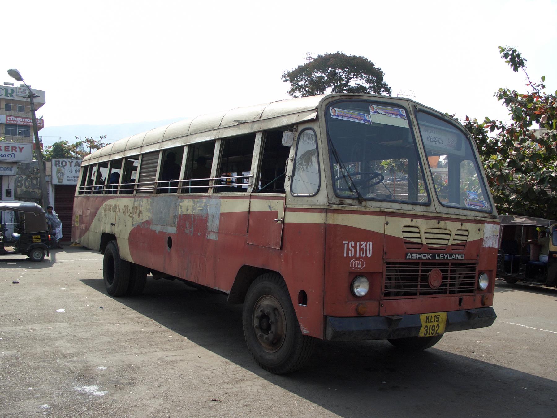 Ashlok_Leyland_old_Indian_bus.jpg