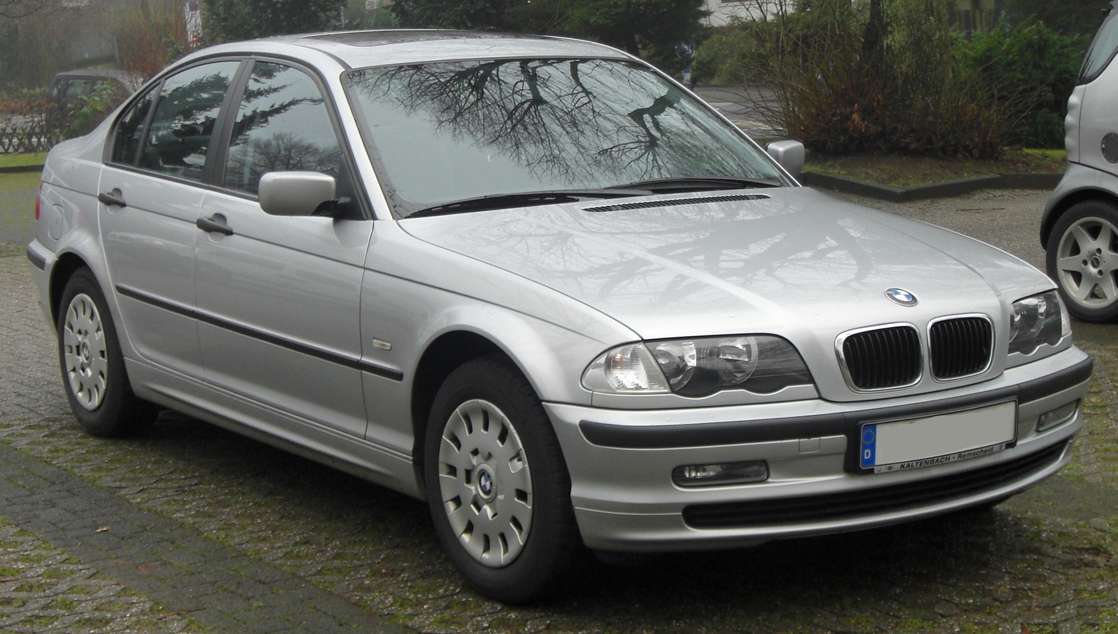 BMW_3er_(E46,_1998%E2%80%932001)_front_MJ.JPG