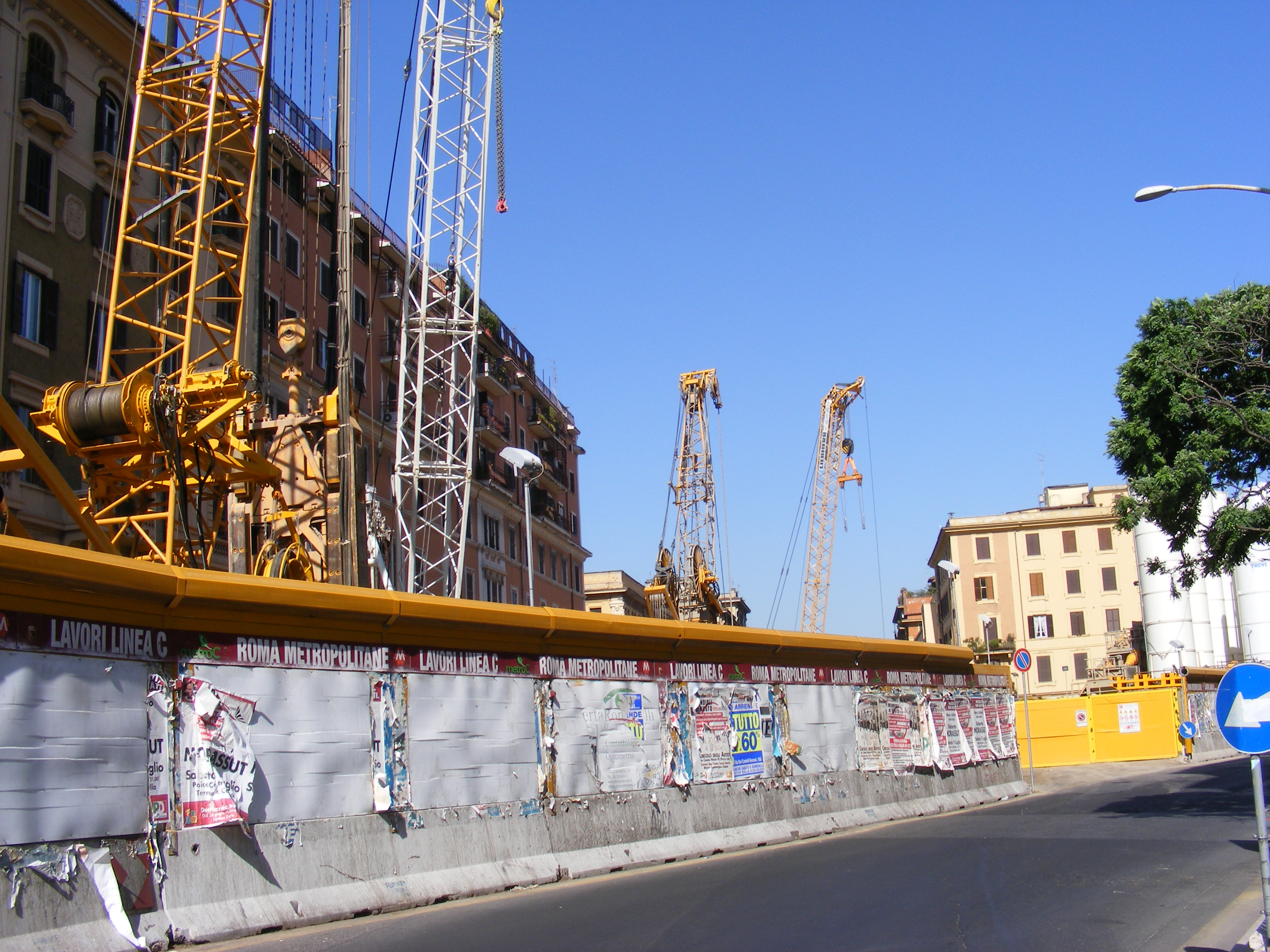 Construction_work_for_Metro_line_C_at_Porta_Maggiore%2C_Rome.jpg