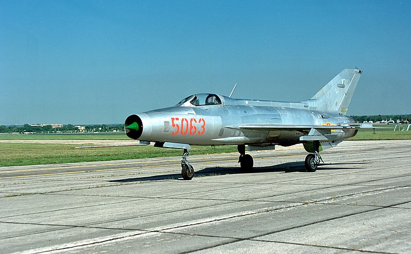 800px-Mikoyan-Gurevich_MiG-21PF_USAF.jpg