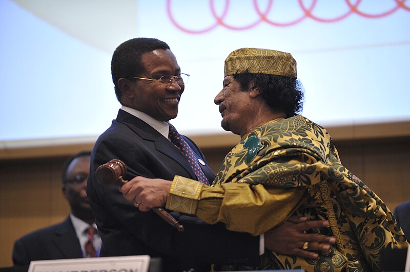 800px-Jakaya_Kikwete_and_Muammar_al-Gaddafi%2C_12th_AU_Summit%2C_090202-N-0506A-678.jpg