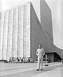 220px-Dag_Hammarskjold_outside_the_UN_building.jpg