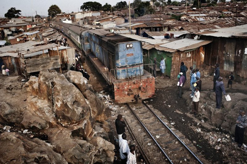 Train-through-Kibera_902x600.jpg