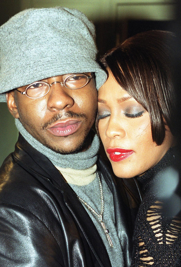 Bobby+Brown+hugging+his+wife+Whitney+Houston%2C+at+a+gala+reception%2C+November+12%2C+1999