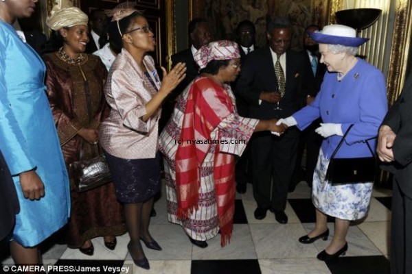 joyce-banda-with-queen-600x400.jpg