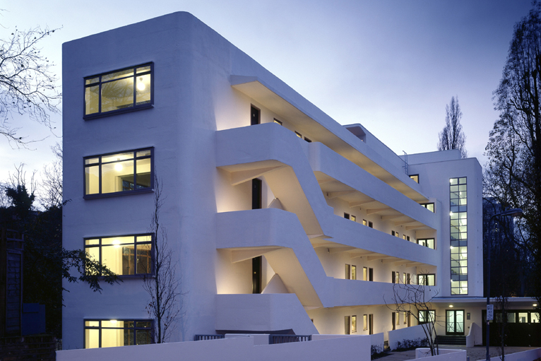 The-Isokon-building-in-London-1933-designed-by-Wells-Coates.jpg