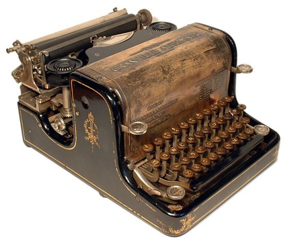 9cee4cb2c99b8d2b14fa8d2ff2d59c7d--antique-typewriter-vintage-typewriters.jpg