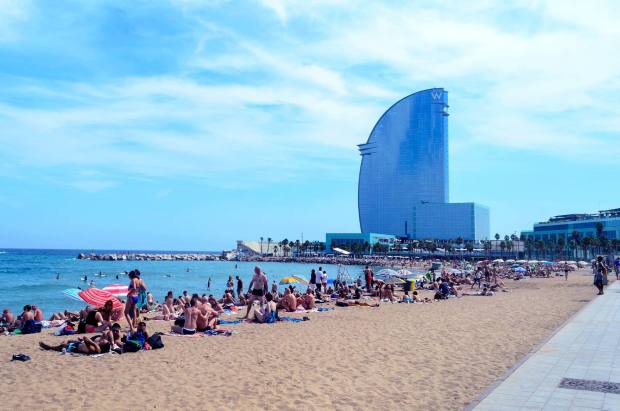 13-13-international-laws-youd-never-know-were-real-barcelona-beach-1.jpg