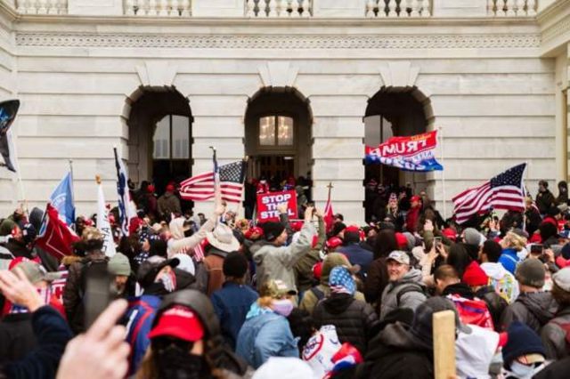 wafuasi wa rais donald Trump wakiwa capitol hil