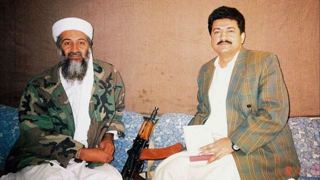 Hamid Mir katika moj ay amahojiano na Osama bin Laden,mjini Kabul mwaka 2001.