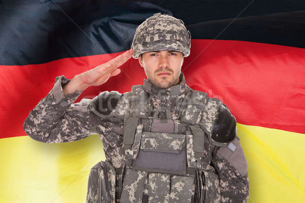 5487495_stock-photo-german-soldier-saluting.jpg