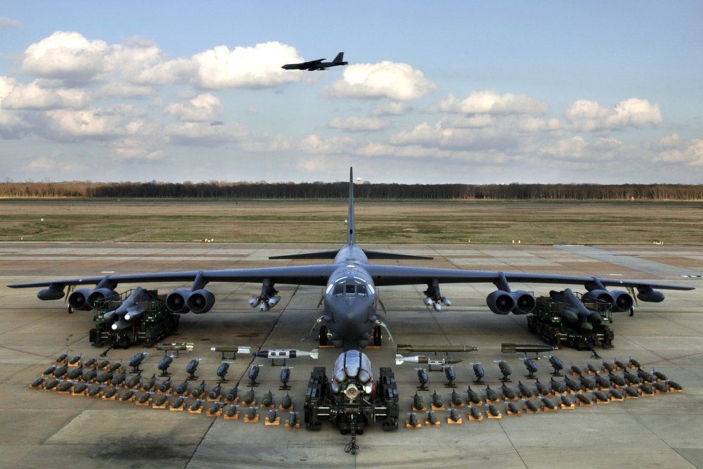 b-52h_static_display_arms_06_3.jpg