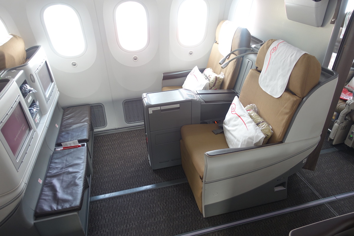 Kenya-Airways-Business-Class-787-13.jpg