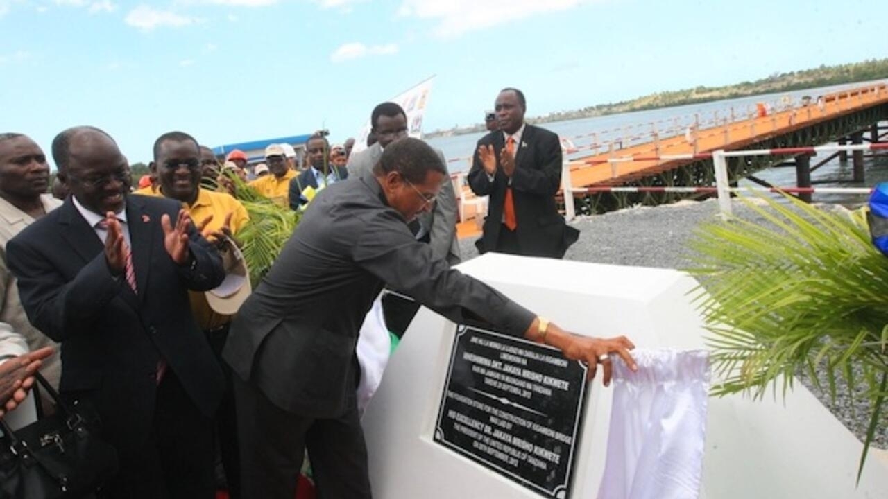 President%20Jakaya%20Mrisho%20Kikwete%20inauguration%20Kigamboni%20Bridge%20construction%20in%20Dar%20Es%20Salaam.jpg