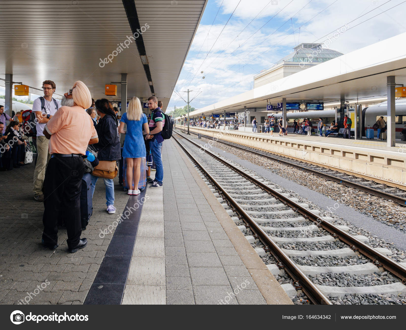 depositphotos_164634342-stock-photo-ice-train-waiting-at-german.jpg