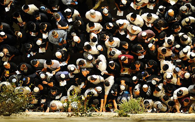 Tens of thousands pray for forgivness (Selichot), at the Western Wall in the Old City of Jerusalem on early on September 27, 2019. (Mendy Hechtman/Flash90)