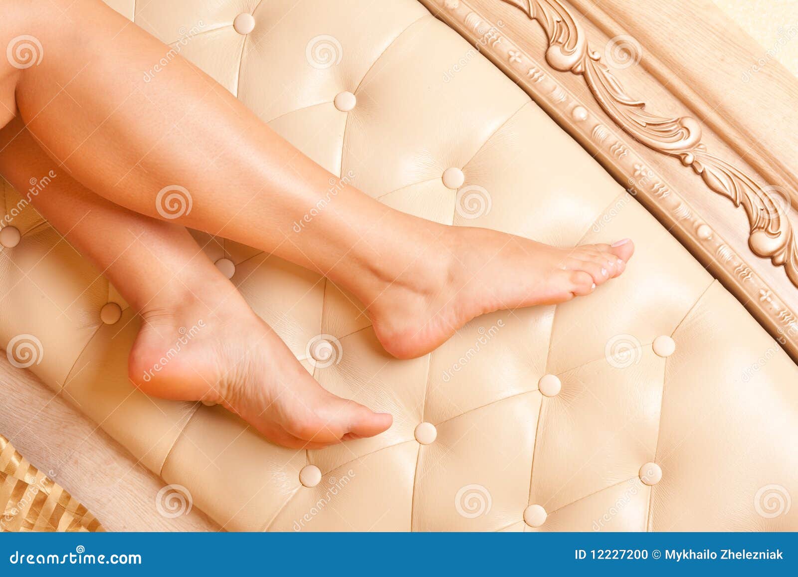 women-s-feet-12227200.jpg