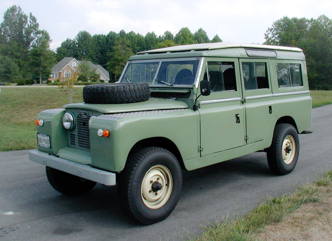 LandRoverIIALWB.jpg