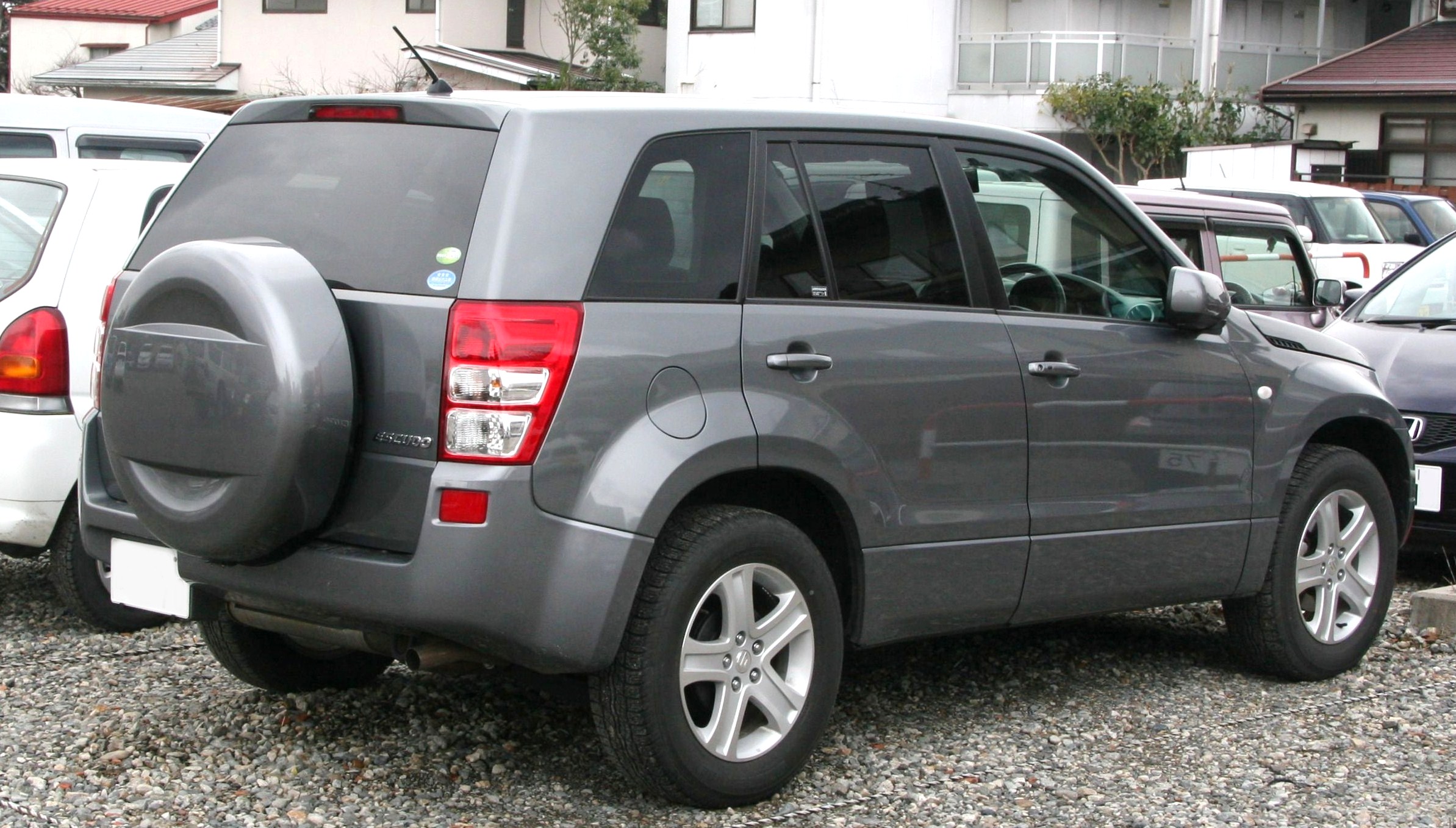 3rd_generation_Suzuki_Escudo_rear.jpg