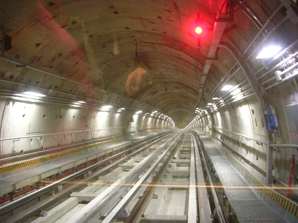 Metro_Turin_Italy_Tunnel.JPG