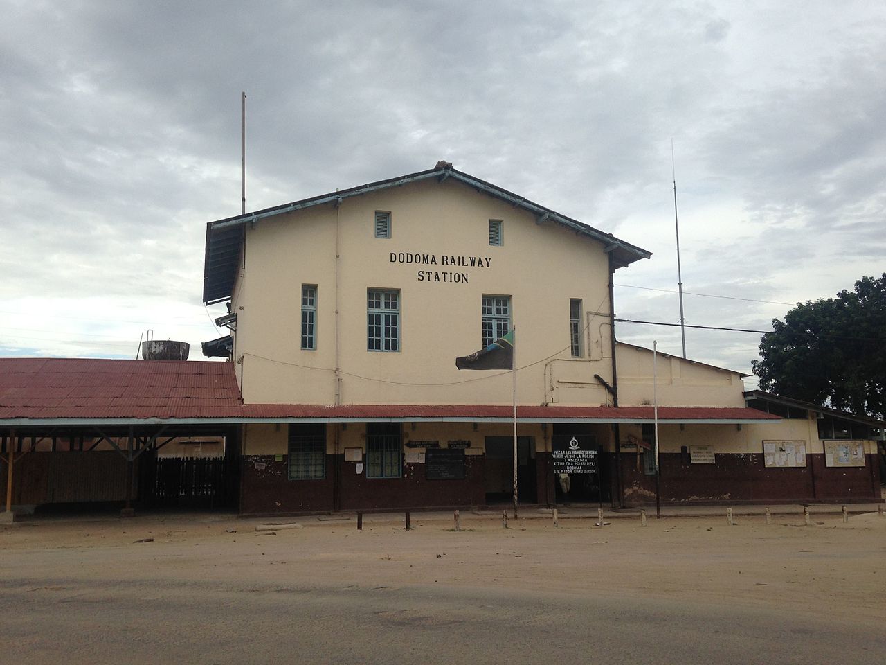 1280px-Dodoma_Train_Station.JPG