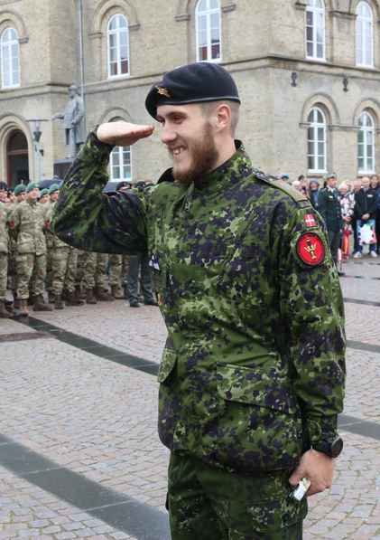 421px-Danish_Army_Salute.png