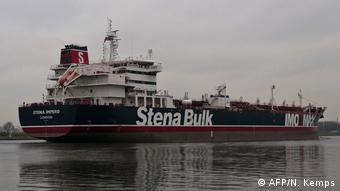 Öltanker Stena Impero liegt nun vor dem Hafen von Bandar Abbas (AFP/N. Kemps)