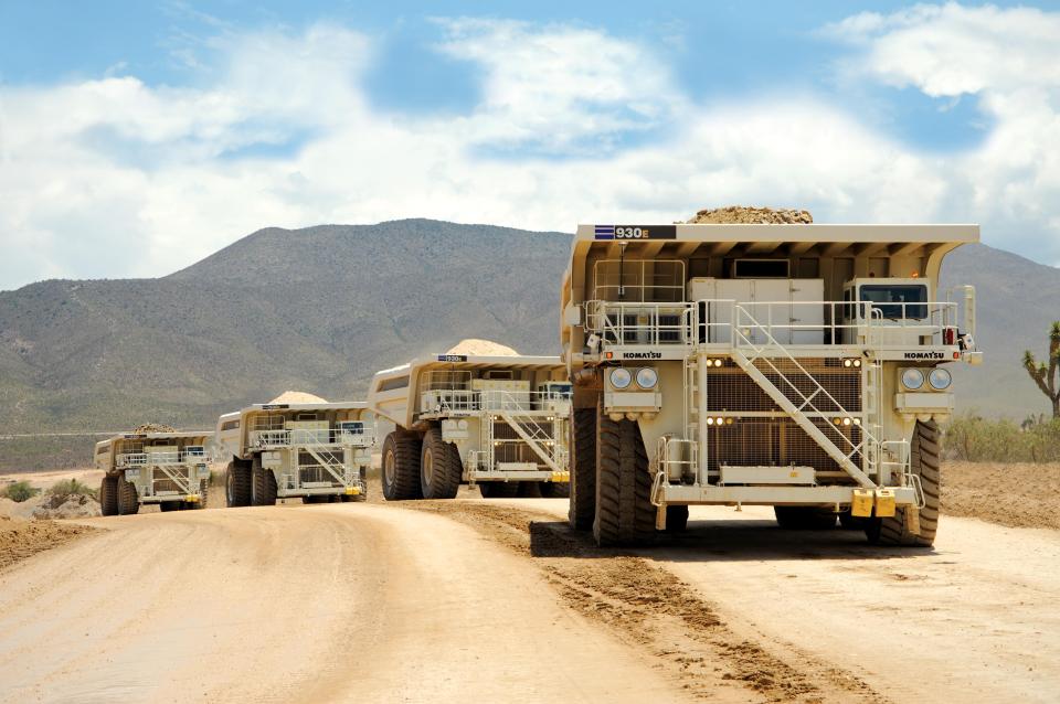  The Komatsu 930E-4 operates using an electric generator